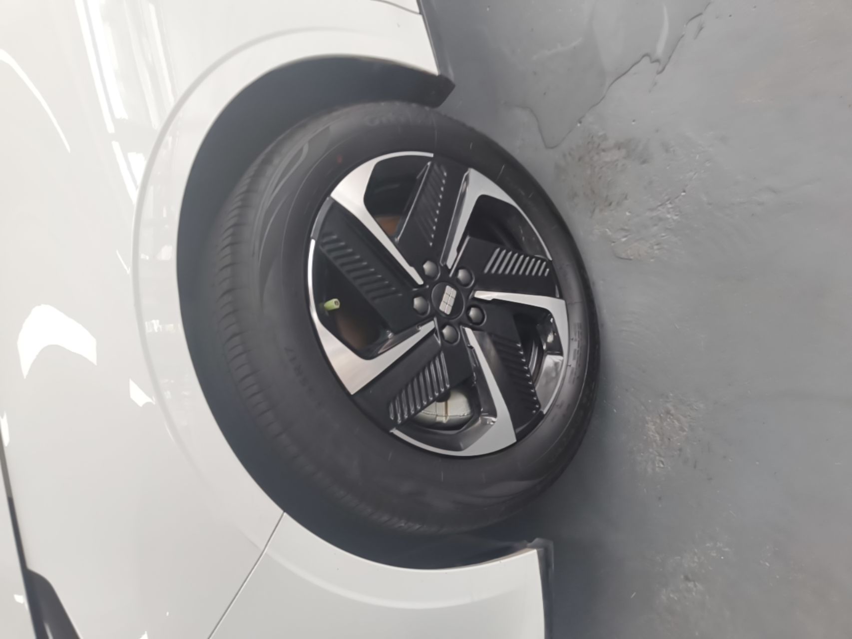 Geely Galaxy L6 2024 125km PLUS Dragon Edition — снимка 10