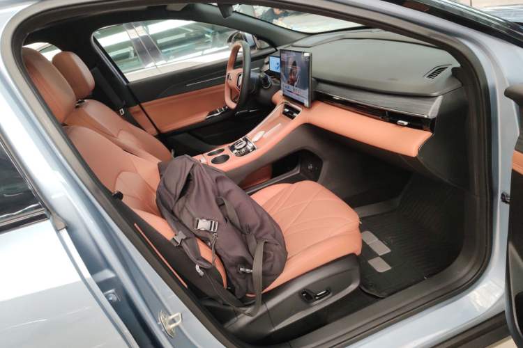 Used Geely Galaxy L6 2025 EM-i 140km Starship Edition