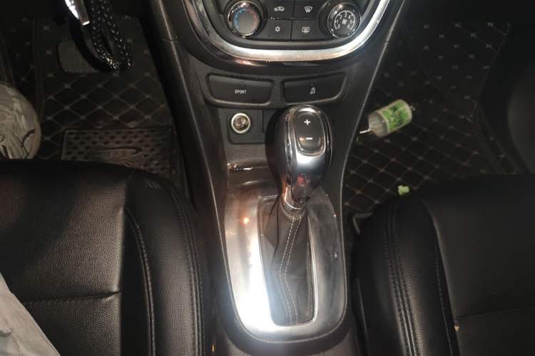 Used Buick Encore 2015 1.4T Automatic Two-Wheel Drive Urban Elite Version
