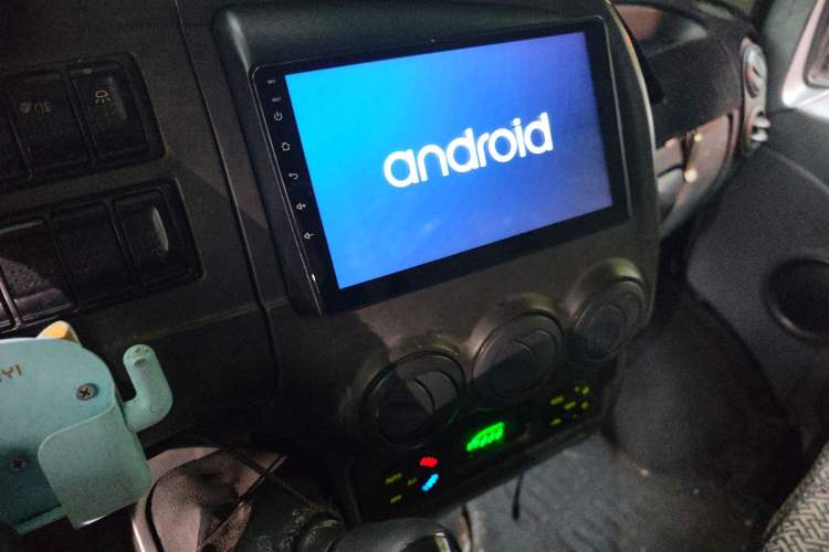 Used Iveco Power Daily 2012 2.5T-A32 Base Version Audio And AC Panel