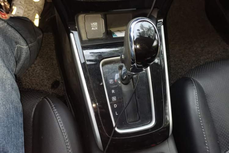 Used Nissan Sylphy 2016 Classic 1.6 XL Automatic Luxury Edition Gear Lever