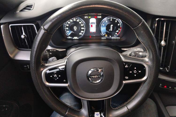 Used Volvo XC60 2018 T5 4x4 Smart & Sporty Edition