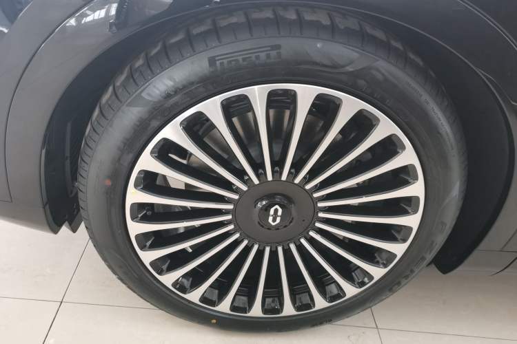 Used Hima AITO M9 2025 Extended-Range Max Version 52 kWh 5-Seater Edition Left Front Wheel Hub