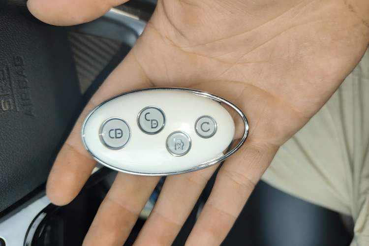 Used BYD Song New Energy 2017 Song DM 1.5TID All-Wheel Drive Luxury Model Vehicle Key