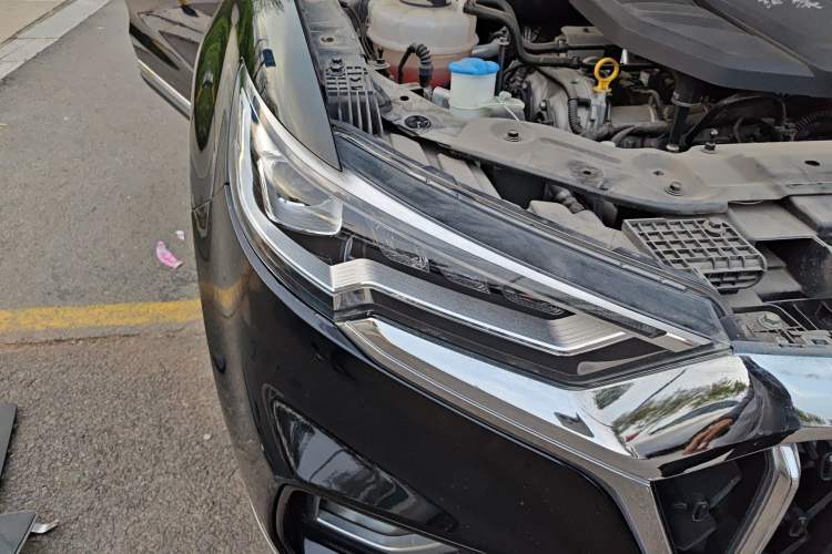 Used Hongqi HS5 2022 Revised Version 2.0T Smart Connect Flagship Edition Right Front Headlight