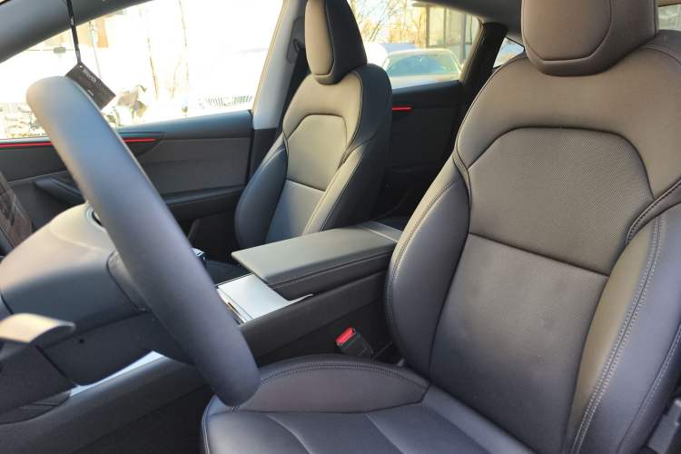 Used Tesla Model Y 2025 Rear-Wheel-Drive Version
