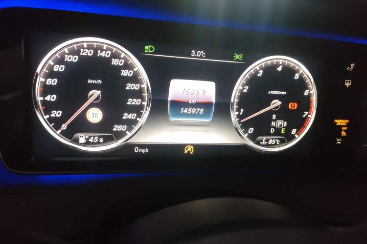 Used Mercedes-Benz Maybach S-Class 2015 S 400 4MATIC Odometer Close Up