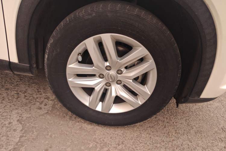 Used GAC Trumpchi GS5 2019 235T Automatic Elite Edition Right Front Wheel Hub