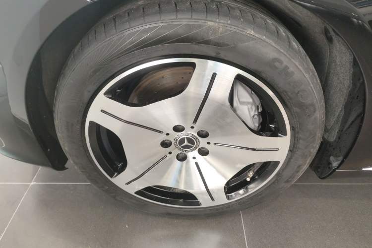 Used Mercedes-Benz S-Class 2022 Revised S 400 L Business Version Left Front Wheel Hub