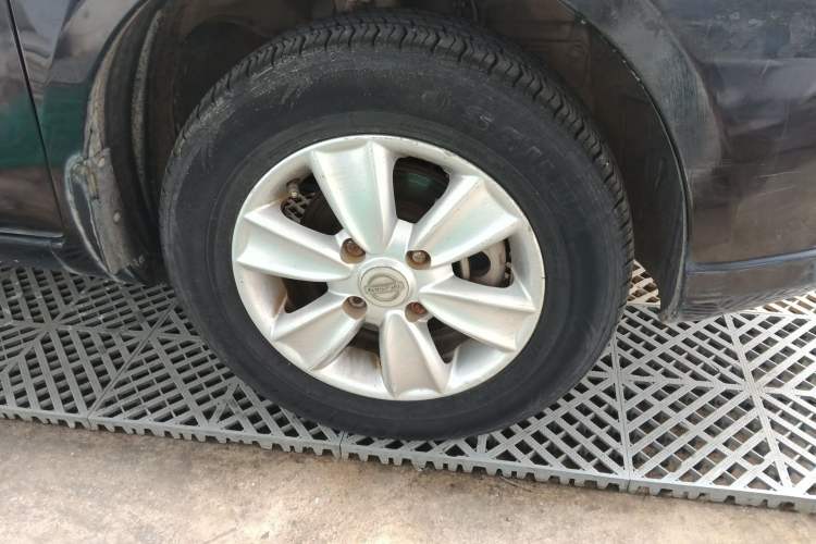 Used Nissan Livina 2010 Jingyue Edition 1.6L Manual All-Around Model