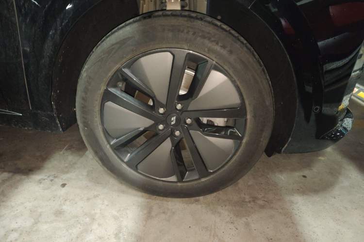 Used Li Auto L6 2024 Pro Model Right Front Wheel Hub