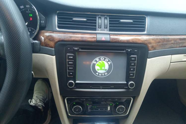 Used Skoda Superb 2012 1.8TSI Automatic Prestige Edition Audio And AC Panel