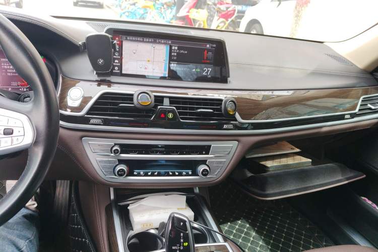 Used BMW 7 Series 2019 730Li Luxury Package Audio And AC Panel