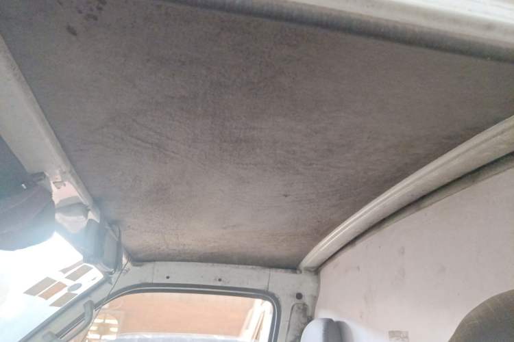 Used Jinbei Hiace 2018 2.0L Fifth-Generation Box Truck Standard Roof 2 Seats 4G19 Headliner