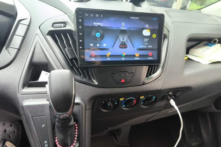 Used Ford Transit 2019 2.0T Gasoline Automatic Multi-Function Commercial Vehicle Short Wheelbase Low Roof 6-Seater China VI Standard
