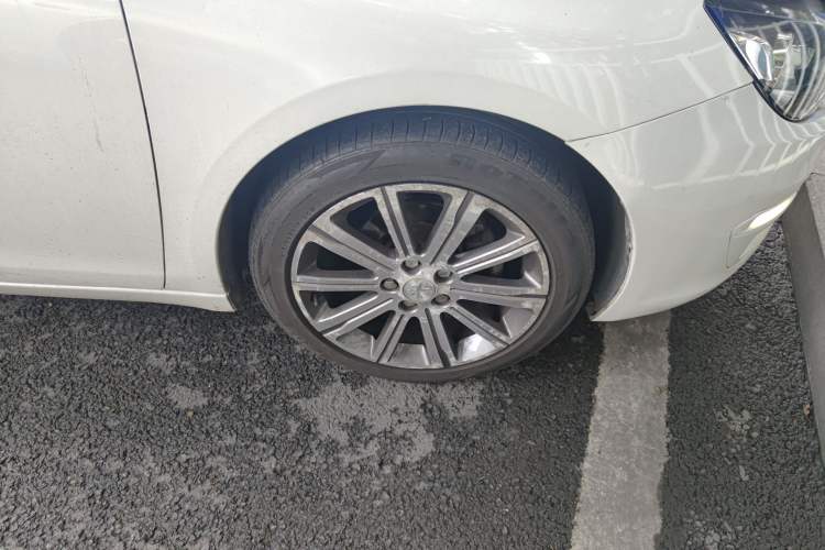 Used Peugeot 408 2014 1.8L Automatic Luxury Edition Right Front Wheel Hub