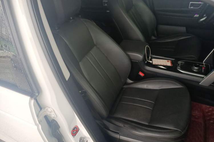 Used Land Rover Discovery Sport 2018 240 PS SE Version Right Front Seat