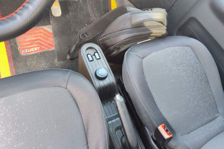 Used Wuling Hongguang MINIEV 2022 Easy Version Lithium Iron Phosphate Gear Lever