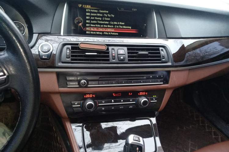 Used BMW 5 Series 2014 525Li Leading Model
