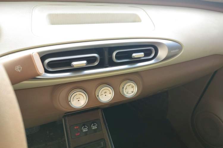 Used Wuling Hongguang MINIEV 2025 Four-Door Version Advanced Edition
