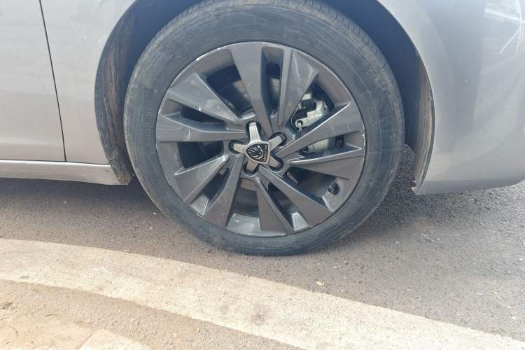 Used Peugeot 408 2024 360THP "Da Da" Edition – Romani Version Right Front Wheel Hub