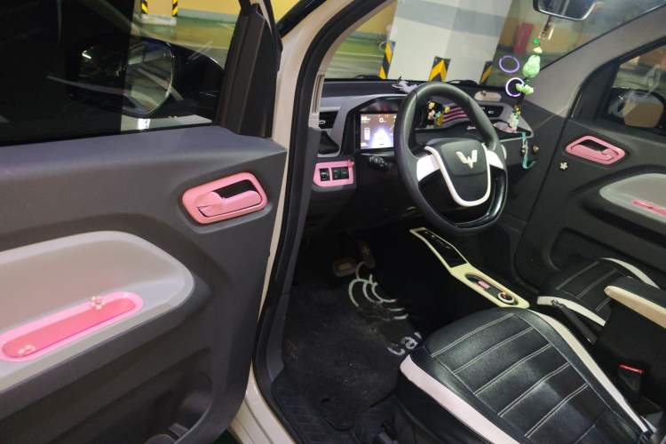 Used Wuling Hongguang MINIEV 2021 Macaron Premium Model – Lithium Iron Phosphate
