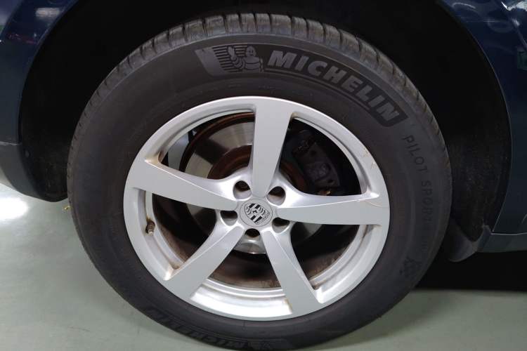 Used Porsche Macan 2018 Macan 2.0T Right Rear Wheel Hub