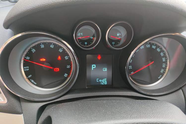 Used Buick Encore 2015 1.4T Automatic Two-Wheel Drive Urban Elite Version
