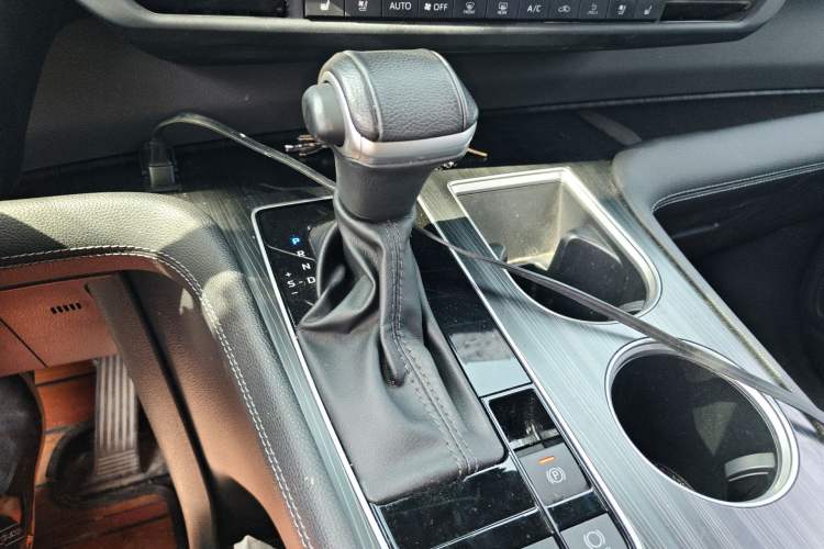 Used Toyota SIENNA 2021 2.5L Hybrid Luxury Edition Gear Lever