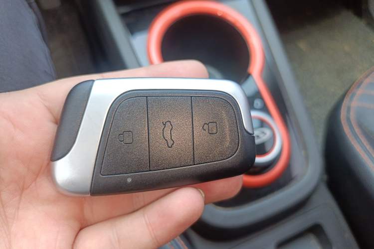 Used Chery QQ Little Ant 2021 200 000-Yuan Ant Fan Edition Talent Version NMC Battery 301 km Vehicle Key