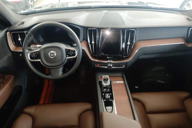 Used Volvo XC60 2022 B5 4x4 Smart Luxury Edition
