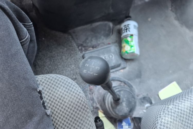 Used Iveco Daily 2022 2.5T A37 M1 Passenger Van 5-9 Seats Long Wheelbase Mid-Roof Design Dual Tires Manual Doors Gear Lever