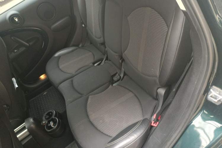 Used MINI Countryman  Left Rear Seat