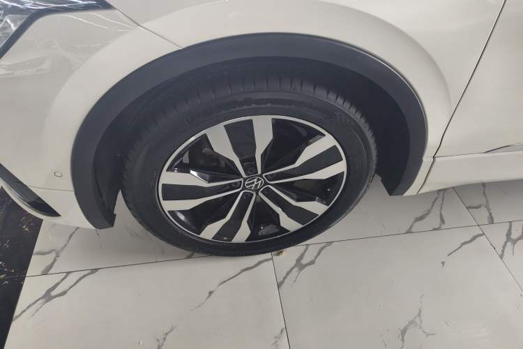 Used Volkswagen Tiguan L 2022 330TSI Automatic Two-Wheel Drive R-Line Enhanced Edition
