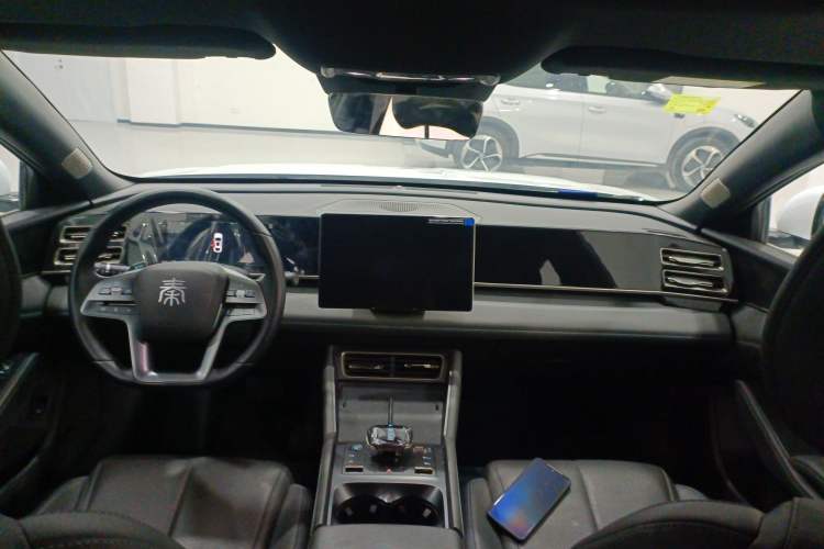 Used BYD Qin L 2025 DM-i Smart Drive 120KM Leading Model Center Console