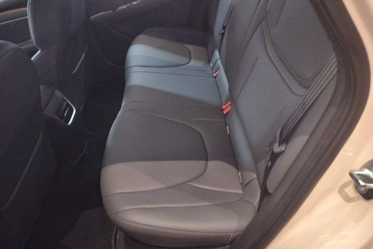 Used XPeng MONA M03 2025 600 with Ultra-Long Range Max Left Rear Seat