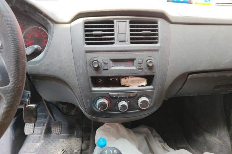 Used Wuling Rongguang S 2023 1.5L Base Version 5/7 Seats Audio And AC Panel