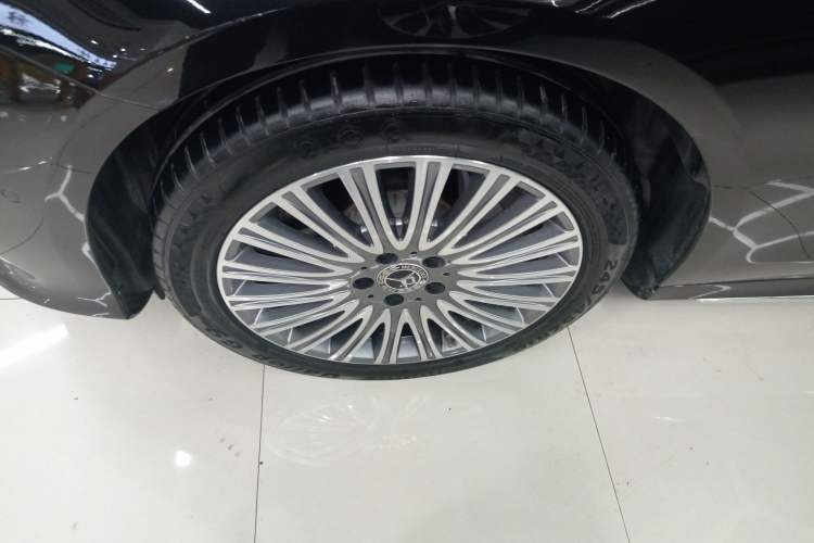 Used Mercedes-Benz E-Class 2019 Restyled E 300 L Sporty and Stylish Edition
