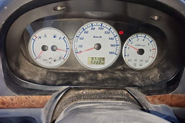 Used Golden Dragon Hiace 1999 2.0L Short-Wheelbase Gasoline Premium Version V19 Odometer Close Up