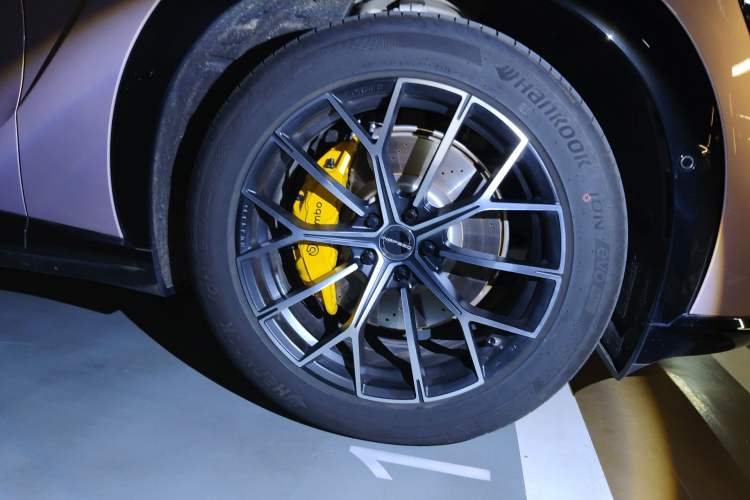 Used Xiaomi Auto YU7 2025 Ultra-Long Range High-Performance All-Wheel-Drive Max Edition
