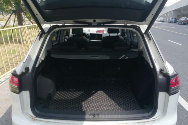 Used Volkswagen Tayron 2023 280TSI Two-Wheel-Drive Luxury Plus Advanced Version Trunk