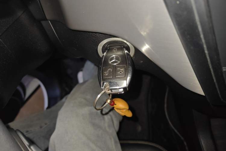 Used Mercedes-Benz M-Class 2015 ML 320 4MATIC Vehicle Key