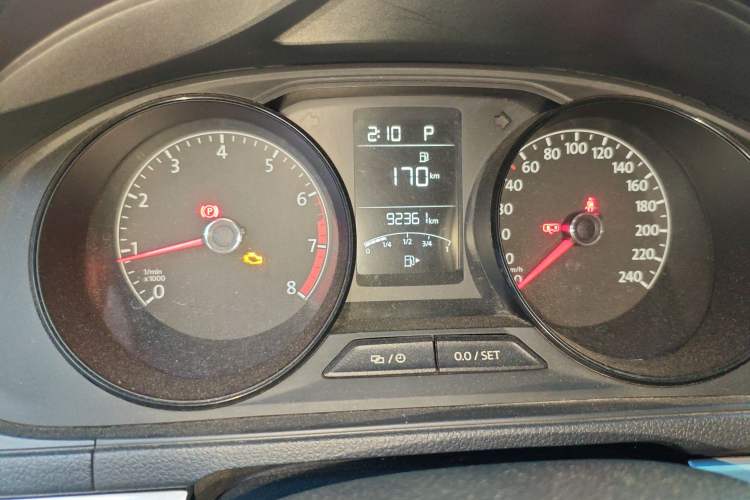 Used Volkswagen Lavida 2015 1.6L Automatic Fashion Edition Instrument Cluster
