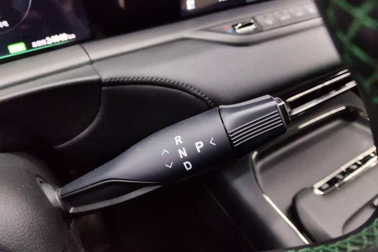 Used VOYAH FREE 2025 318 318 km Rear-Drive Touring Edition Gear Lever