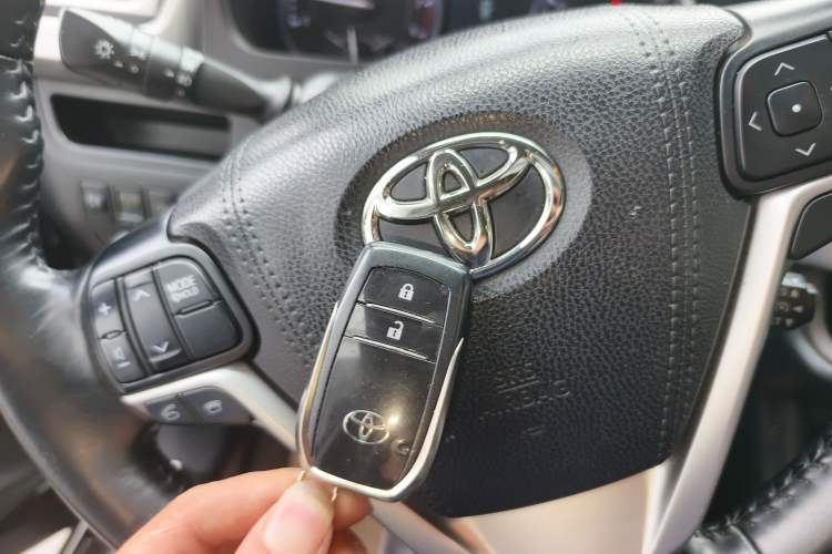 Used Toyota Highlander 2017 2.0T Four-Wheel Drive Luxury Edition 7 Seats