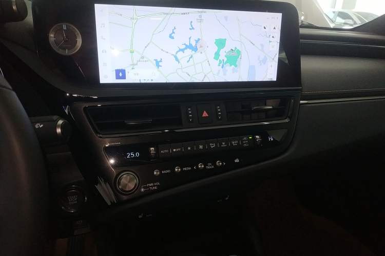 Used Lexus ES 2023 200 Excellence Edition