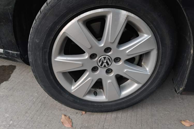 Used Volkswagen Magotan 2011 1.8TSI DSG Comfort Model Right Front Wheel Hub