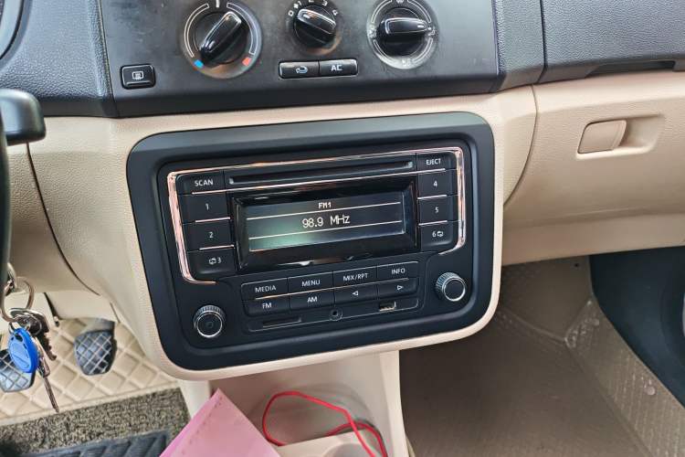 Used Skoda Fabia 2012 1.4L Manual Crystal Edition
