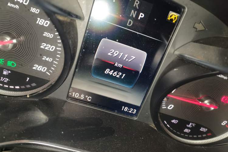 Used Mercedes-Benz GLC 2018 Facelift GLC 200 4MATIC Odometer Close Up