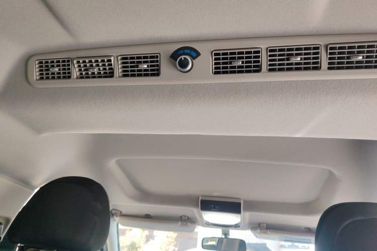 Used FORTHING Lingzhi M5 2022 Passenger Version Luxury Model 7 Seats Headliner